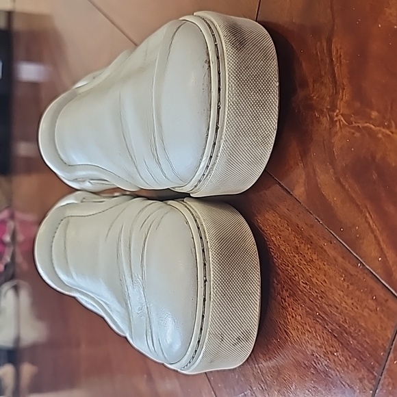 Burberry Women's White Leather Slip On Sz 37 1/2 or Size 7 - Picture 5 of 13